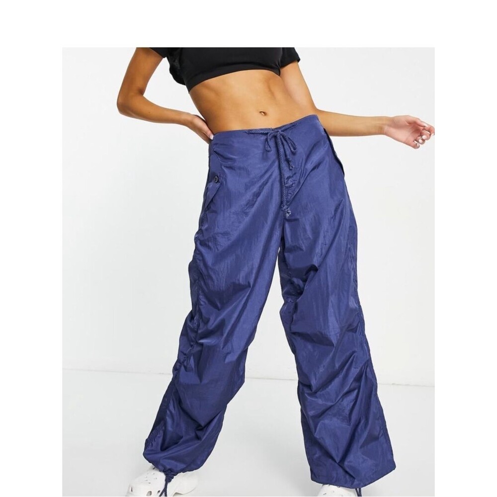 Edikted low rise wide leg parachute pants in navy. Size XS/S